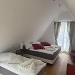 Moderne Doppelhaushaelften - Rose Garden 1 & 2 - 17 Km Vom Frankfurter Flughafen Und 30 Km Vom Messegelaende Entfernt בית נופש אופנבאך