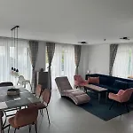 Moderne Doppelhaushaelften - Rose Garden 1 & 2 - 17 Km Vom Frankfurter Flughafen Und 30 Km Vom Messegelaende Entfernt בית נופש *
