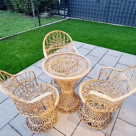 Holiday home Rose Garden - Haus Mit Garten & 3 Schlafzimmern Offenbach am Main