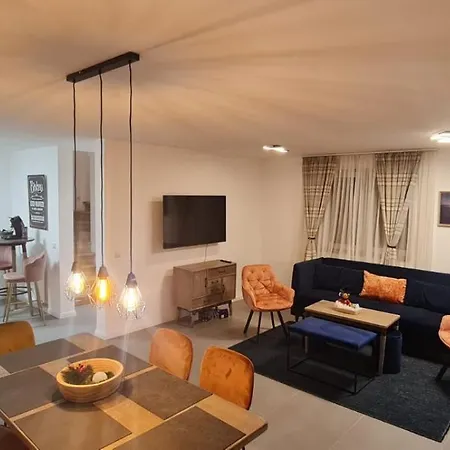 Rose Garden - Haus Mit Garten & 3 Schlafzimmern Holiday home *
