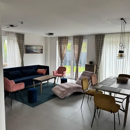 Tatil Evi Moderne Doppelhaushaelften - Rose Garden 1 & 2 - 17 Km Vom Frankfurter Flughafen Und 30 Km Vom Messegelaende Entfernt