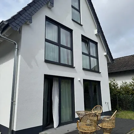 Ferienhaus Rose Garden - Haus Mit Garten&3 Schlafzimmern