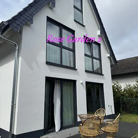 Tatil Evi Moderne Doppelhaushaelften - Rose Garden 1 & 2 - 17 Km Vom Frankfurter Flughafen Und 30 Km Vom Messegelaende Entfernt
