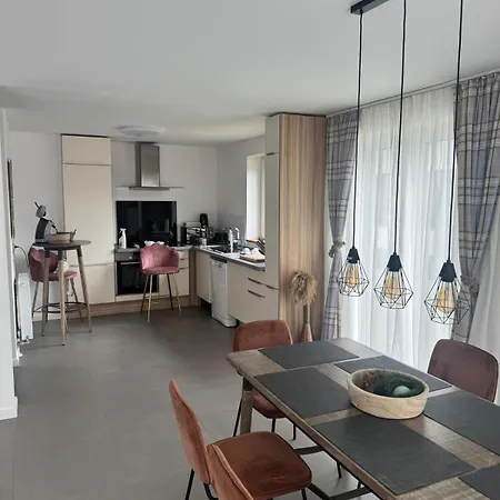 Moderne Doppelhaushaelften - Rose Garden 1 & 2 - 17 Km Vom Frankfurter Flughafen Und 30 Km Vom Messegelaende Entfernt Holiday home Offenbach am Main