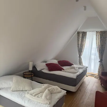 Rose Garden 1 & 2 - 2 Doppelhaushaelften Mit Fitnessraeume Nyaraló Offenbach am Main