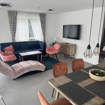 Nyaraló Rose Garden 1 & 2 - 2 Doppelhaushaelften Mit Fitnessraeume Offenbach am Main