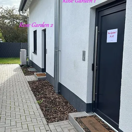 Tatil Evi Moderne Doppelhaushaelften - Rose Garden 1 & 2 - 17 Km Vom Frankfurter Flughafen Und 30 Km Vom Messegelaende Entfernt