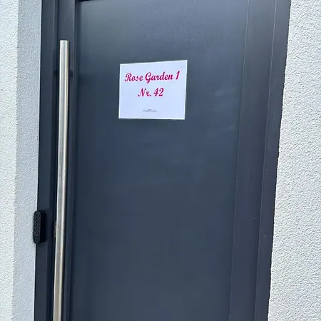 Rose Garden - Haus Mit Garten&3 Schlafzimmern Ferienhaus