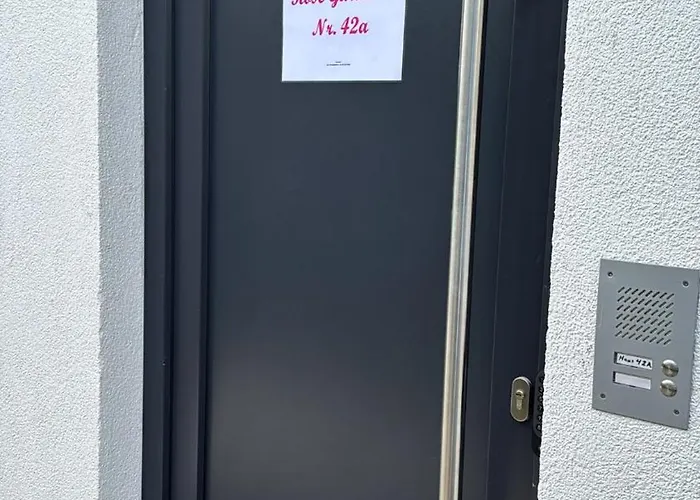 Rose Garden 1 & 2 - 2 Doppelhaushaelften Mit Fitnessraeume Feriehus Offenbach am Main