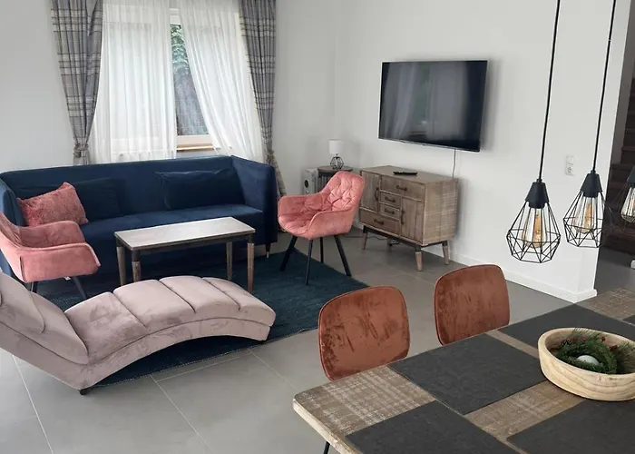 Prázdninový dům Rose Garden 1 & 2 - 2 Doppelhaushaelften Mit Fitnessraeume Offenbach am Main